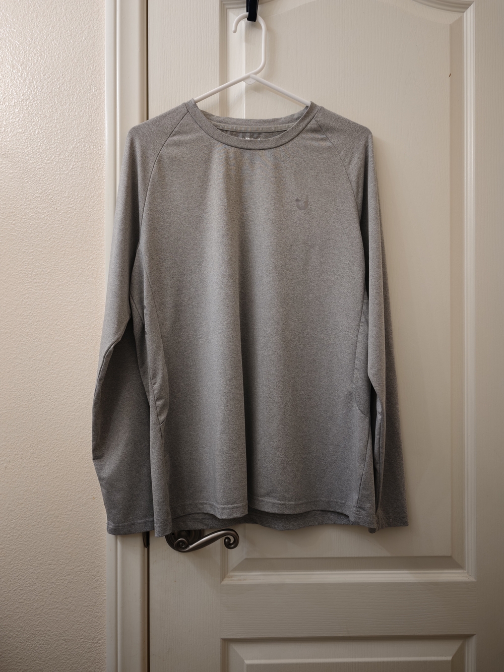 Men's Gray Long-Sleeve Performance Shirt